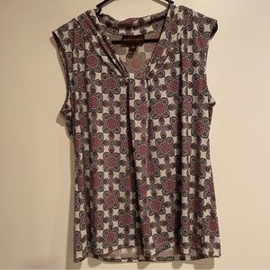 Dana Buchman Women’s large sleeveless, flattering v-neck